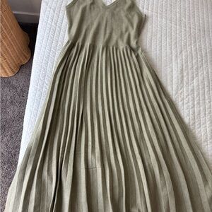 Pleated V-Neck Sleeveless Midi Dress - Olive
